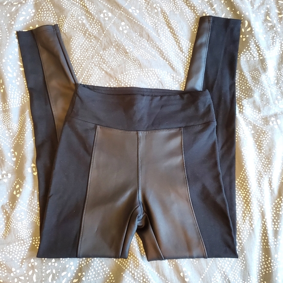 Donating at the end of December! Make an offer! Express leggings - Picture 6 of 6